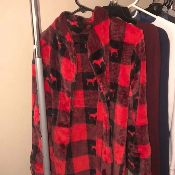 VS PINK Robe - Picture 2 of 2